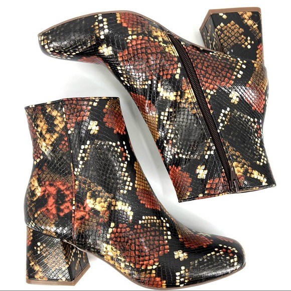 Steve Madden “Darma” Snake Print Block Heel Boots SZ 7.5 - Picture 9 of 11